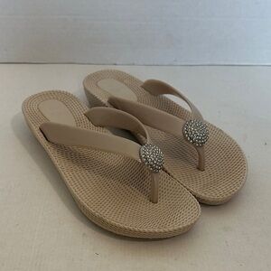 Sophie Sue PLATFORM Elegant BEIGE Flip-Flops with Rhinestone Accent size 7